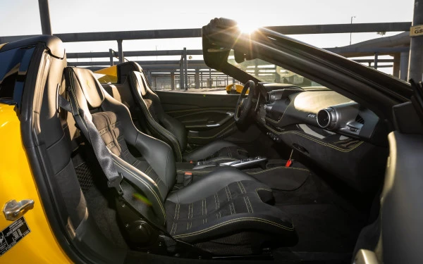 Yellow Ferrari F8 Tributo Spider, 2022 Photo 5